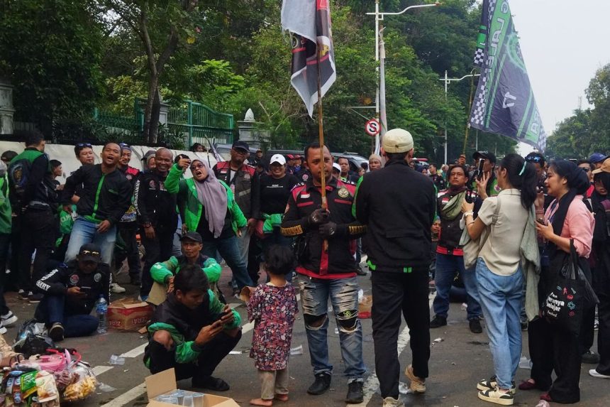 Demo Ojol di Monas
