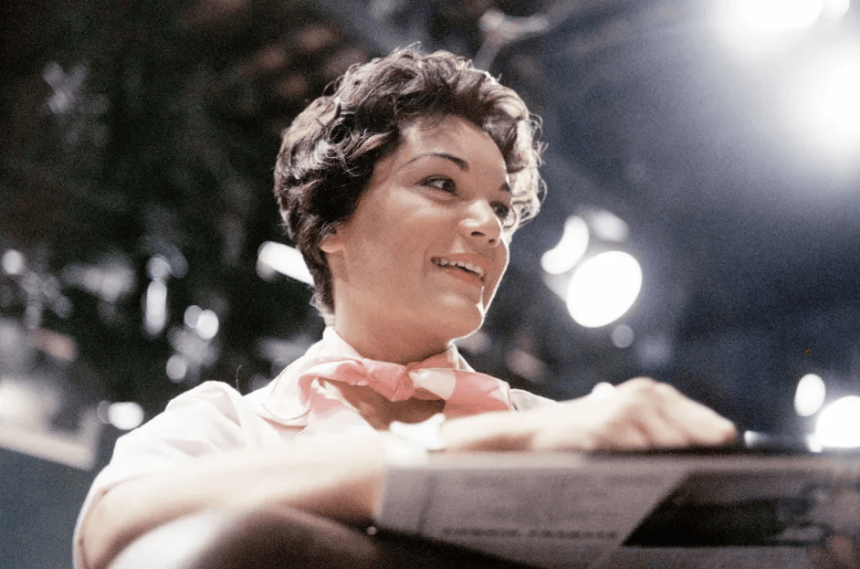 Penyanyi Lagu Pretty Little Baby, Connie Francis