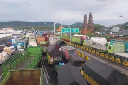 Ratusan Kendaraan Menumpuk di Pelabuhan Gilimanuk